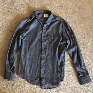 Old Navy Men’s grey twill button up shirt.